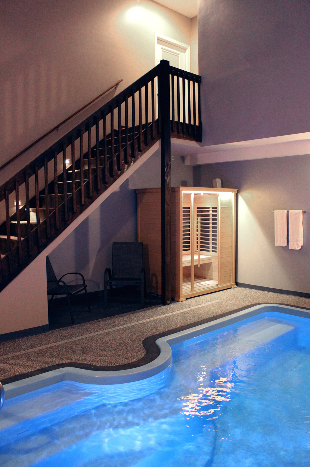 The Grand Royal Swimming Pool Suite - Belamere Suites Hotel